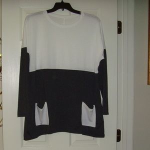 Women's Tunic Top in White and Charcoal Gray 5X